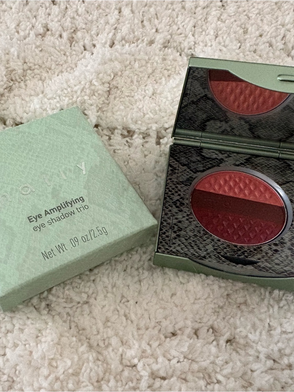 Eye Amplifying Eye Shadow Trio - Red Shades in ‘Opulent’